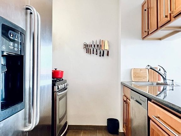 3rd image of 393 W 49th St APT 7K