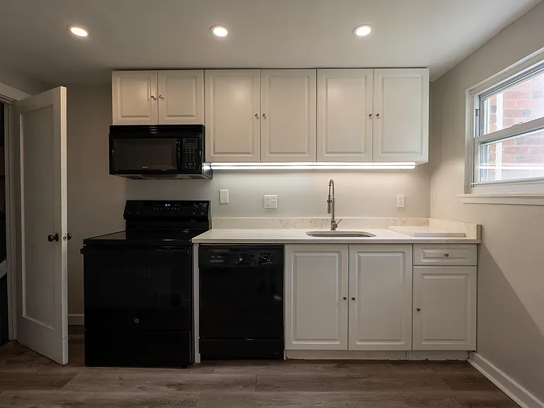 500 Serpentine Dr — Photo 2