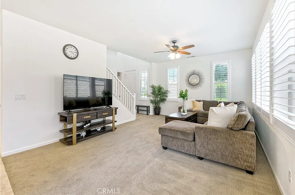 4 bed, 1972 sqft, $7,100 — Photo 3