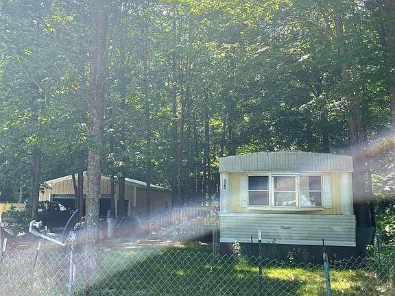 3rd image of 3389 S Circle Dr NE
