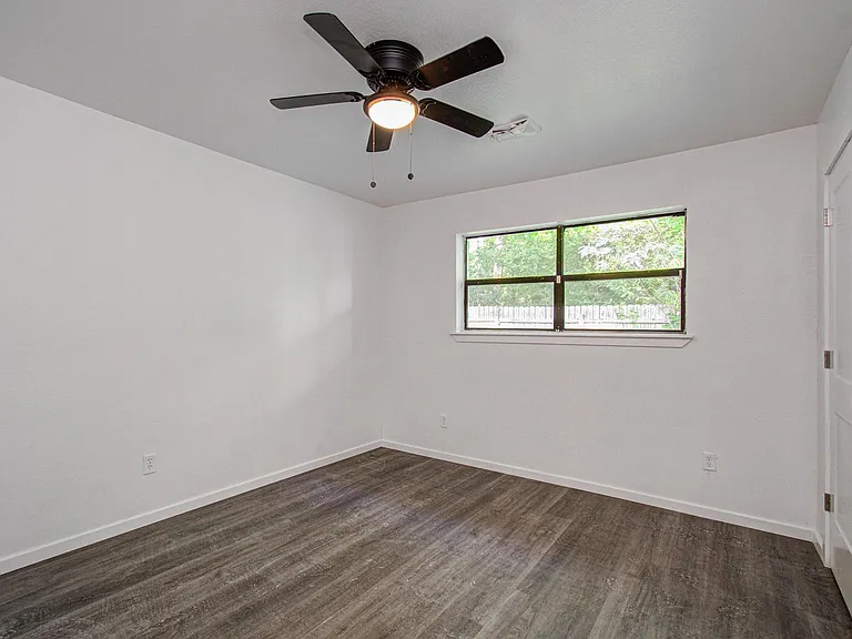 816 Glen Hollow Dr — Photo 16