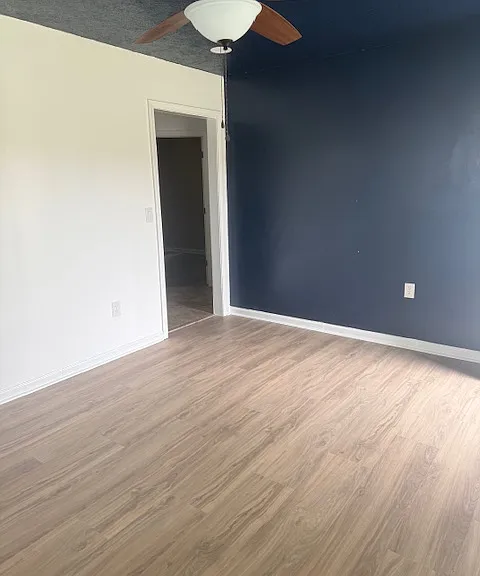 52 Wisteria Ave — Photo 2