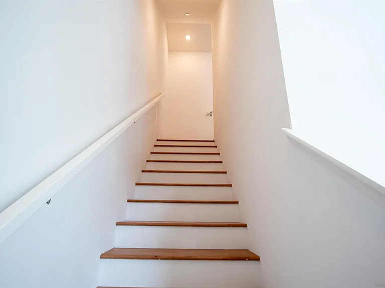 516 Avienda Ctr #106 — Photo 2