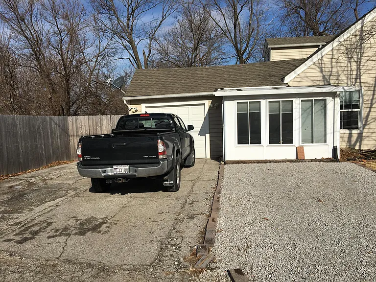 2944 S 9th Pl — Photo 2