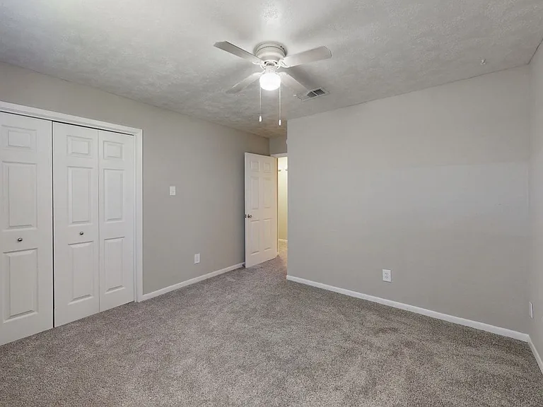 1409 Airline Dr #B — Photo 17