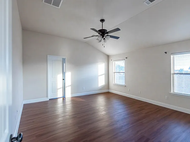 401 Mel Ott Ln — Photo 15
