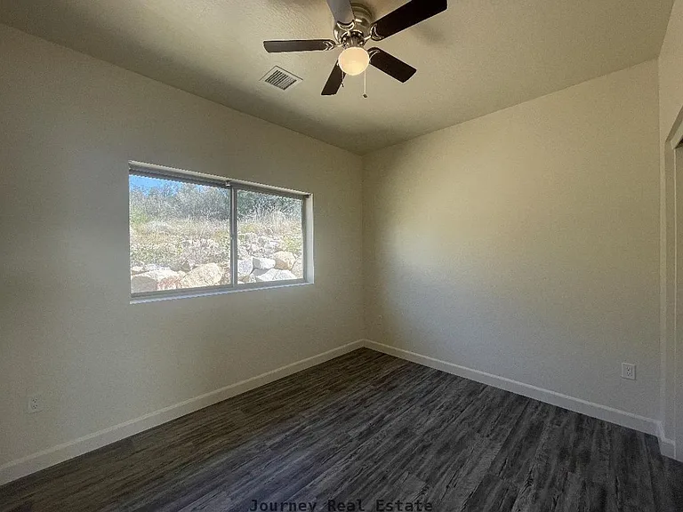 1668 W Iron Springs Rd Building 1 — Photo 5