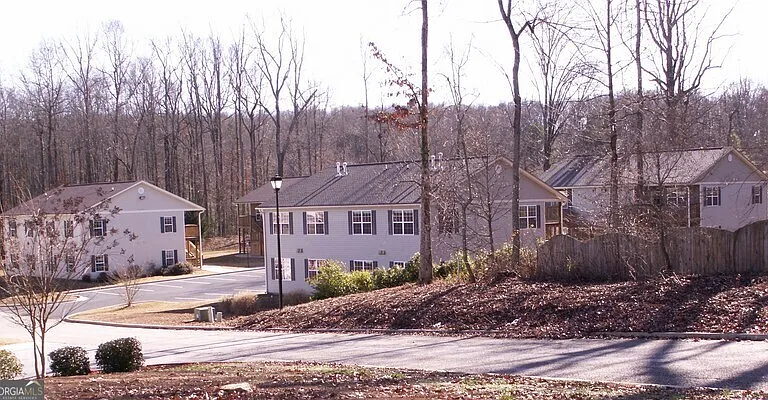7400 Courtyard Dr — Photo 2