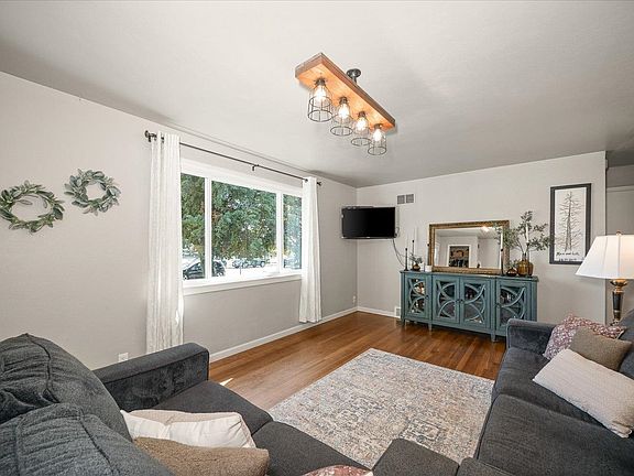4th image of 3427 E Jackson Ave
