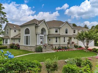 15 Clowes Dr, Falmouth, MA 02540