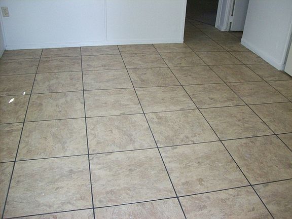 4th image of 2172 Davis Ct