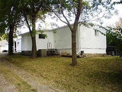 1st image of 807 2nd Ave W