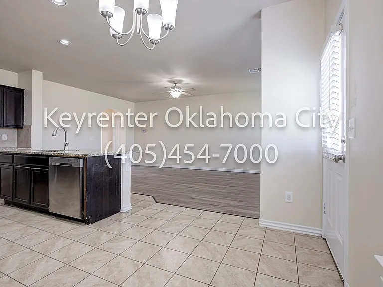 2409 Rosa Cir — Photo 17