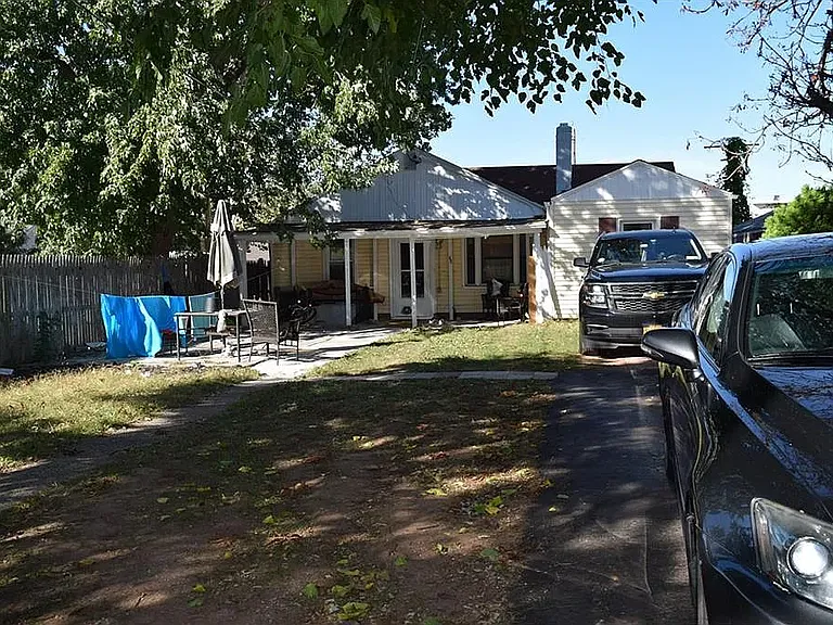 48 Larch St — Photo 2