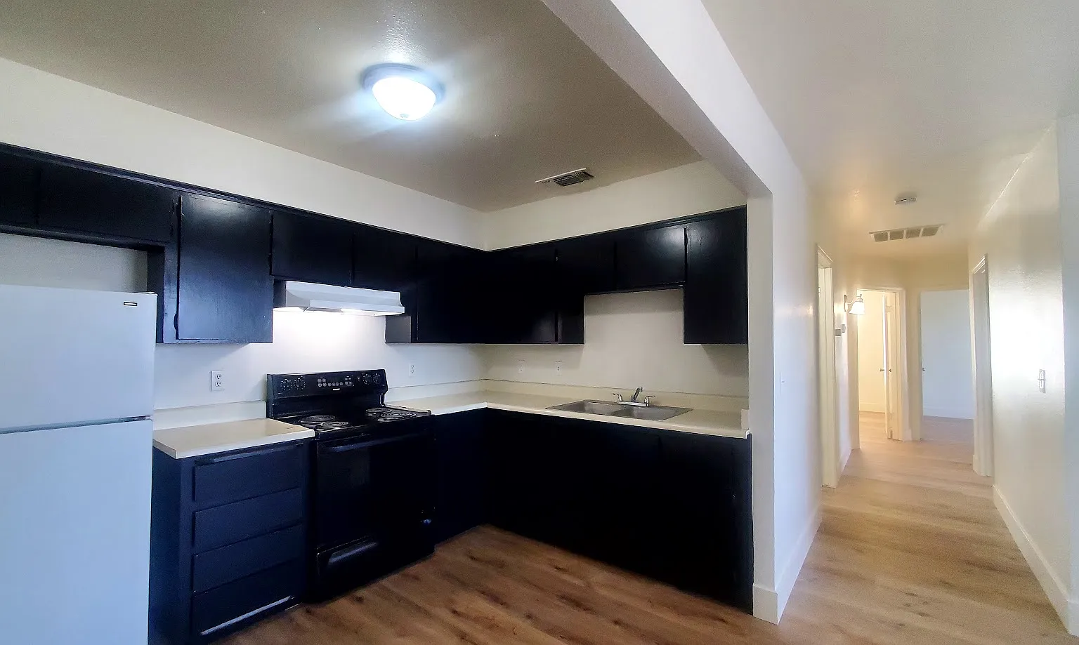 3 bed, 840 sqft, $1,395 — Photo 3