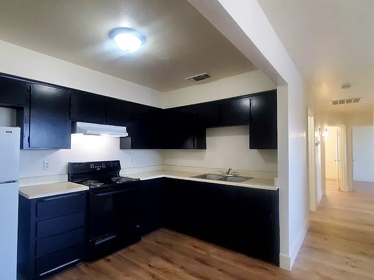 1911 E Saginaw Way #202 — Photo 3