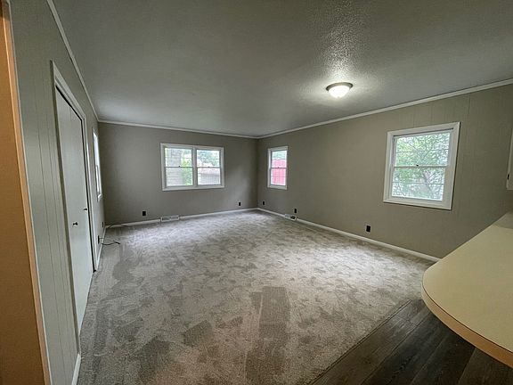 5th image of 2209 Iowa St