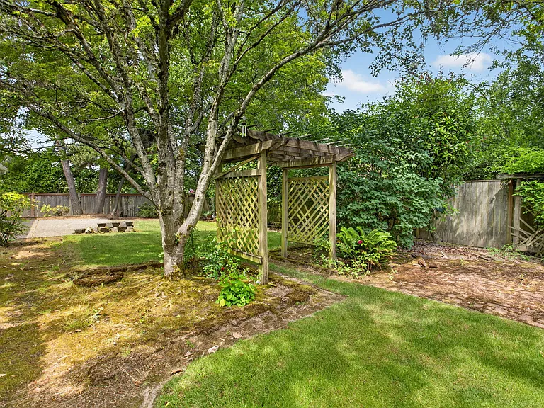 3470 NW Park View Dr — Photo 23