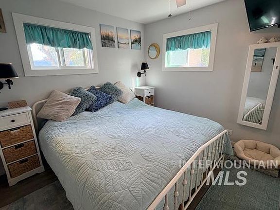 3rd image of 220 W Cleveland Ave