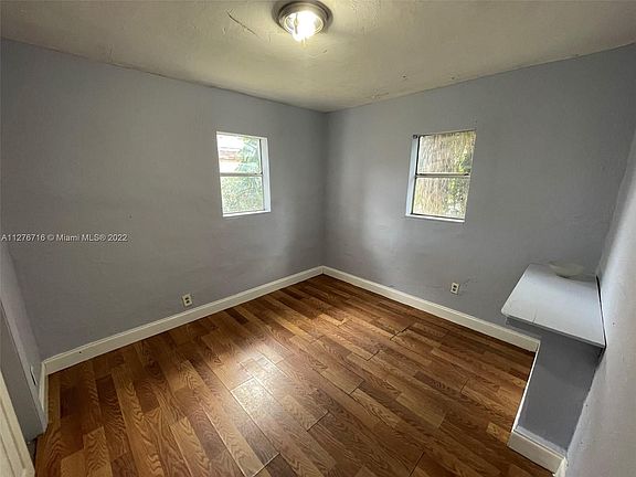 5th image of 820 NW 19th Ter #0