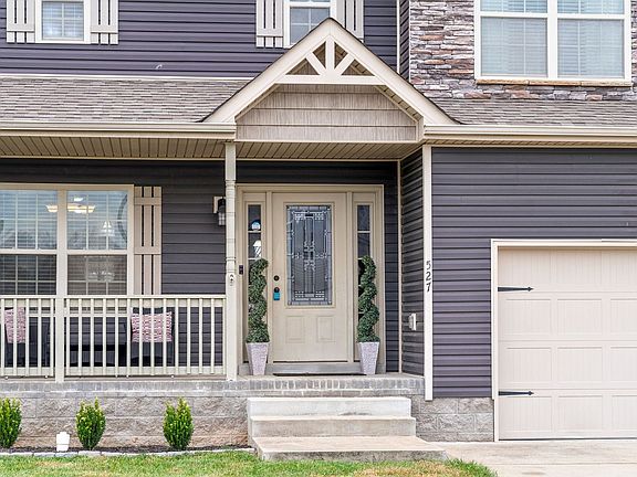 2nd image of 527 Falkland Cir