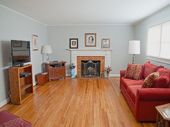 2nd image of 110 S Milford Dr