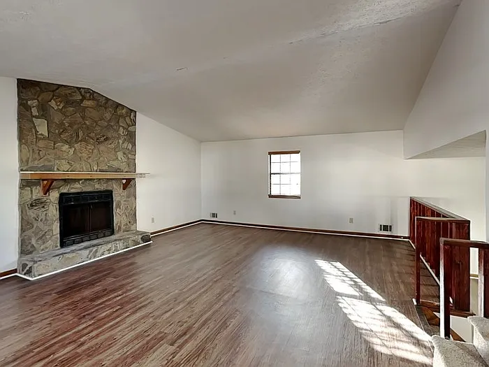 7319 Exeter Ct — Photo 4