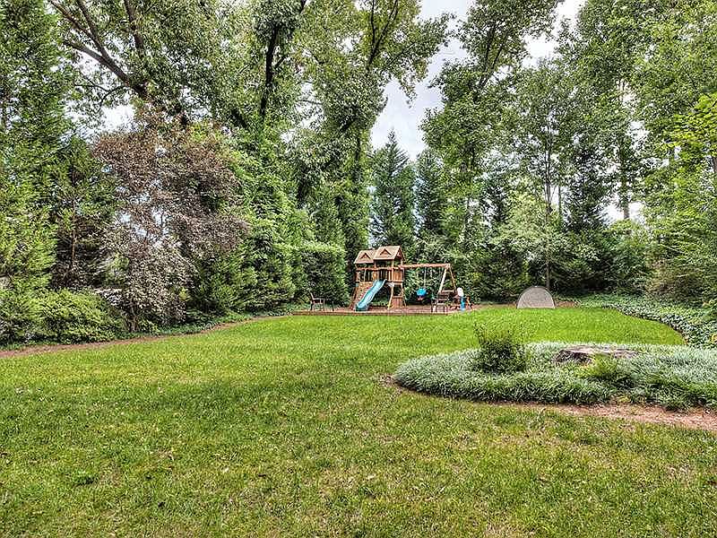 2nd image of 295 Meadowbrook Dr NE