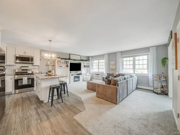 460 Old Town Road #14L, Port Jefferson Station, NY 11776