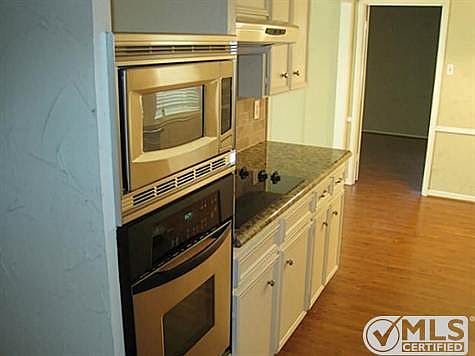 4th image of 10433 Chesterton Dr