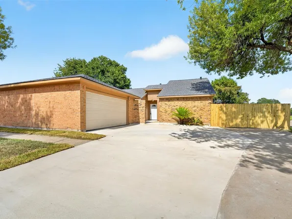 8702 Parkway Forest Dr, Houston, TX 77044