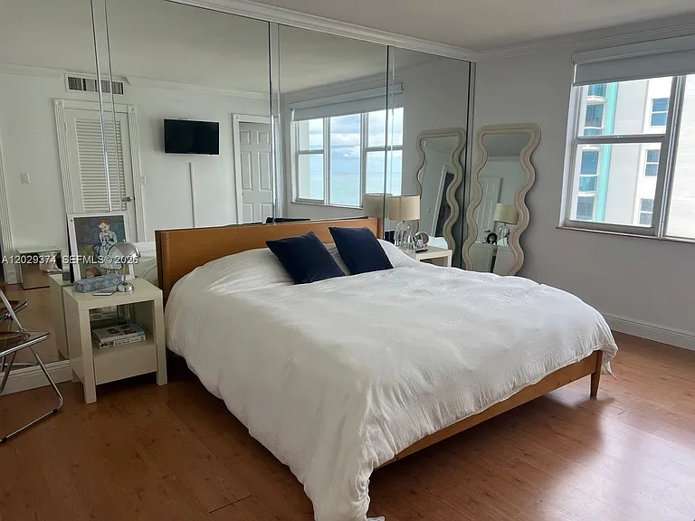 9195 Collins Ave #1001 — Photo 17