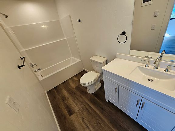 5th image of 1002 Hillside Ct