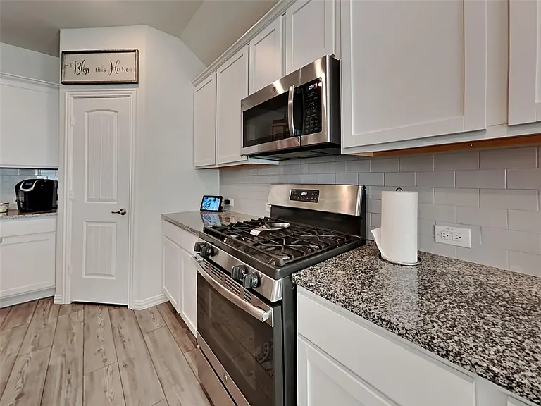 700 Pearl Way — Photo 15