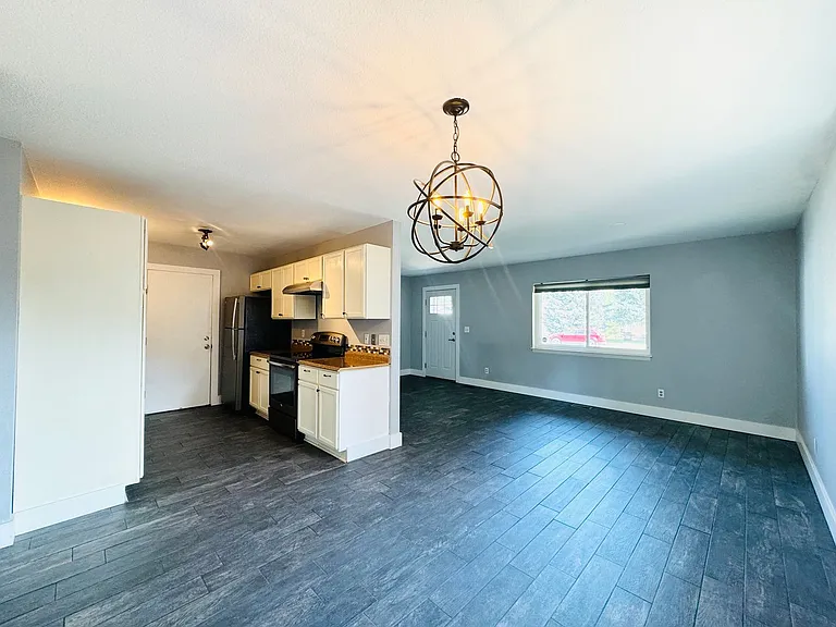 65 Chestnut St — Photo 4