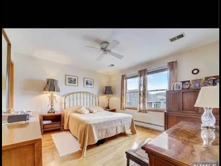 27 Arlington Blvd #1 — Photo 4