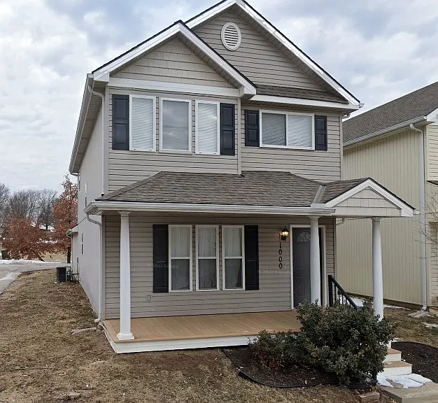 1000 NE Deer Creek Dr — Photo 1