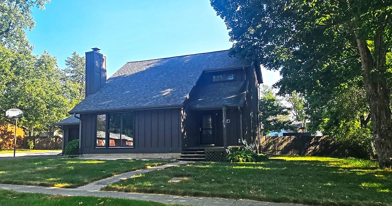 607 E Douglas St photo 1