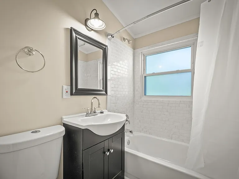 909 Westgate Dr — Photo 22