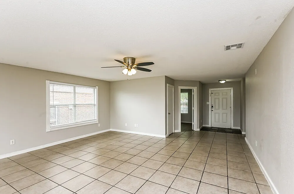 3 bed, 2.0 bath, 1553 sqft, $1,945 — Photo 4