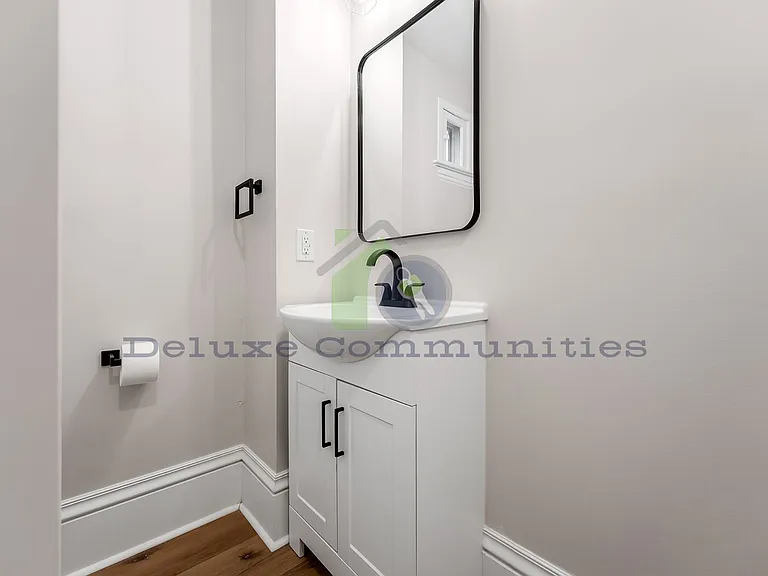 606 Lafayette Ave NE — Photo 20