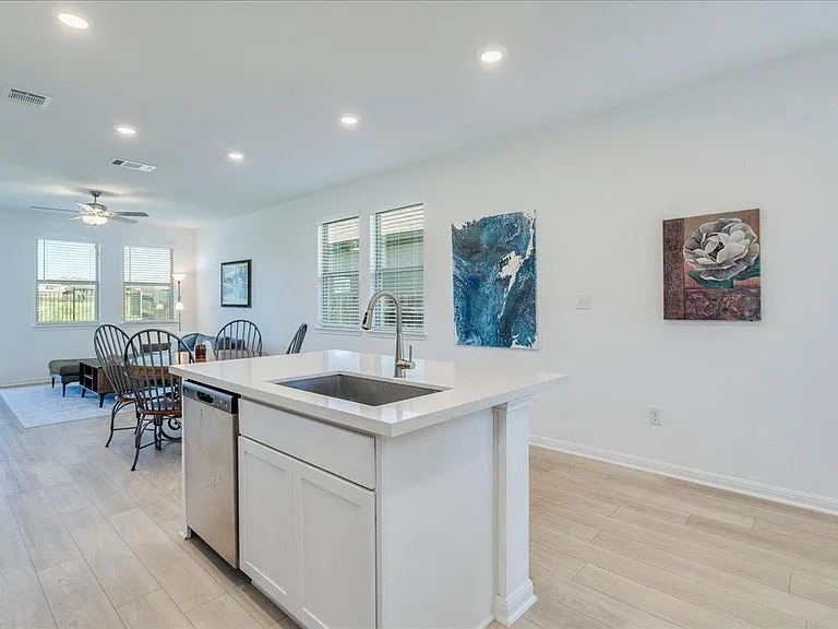 802 Papaya Dr — Photo 7