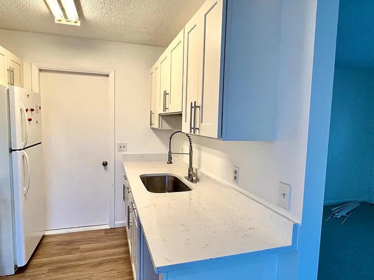 103 Admiral Cir #A — Photo 4