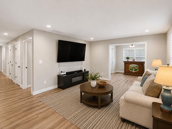 5th image of 821 9th St SW #9A