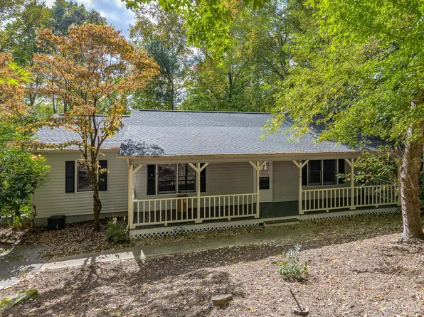 1555 Indian Hills Dr, Lenoir, NC 28645