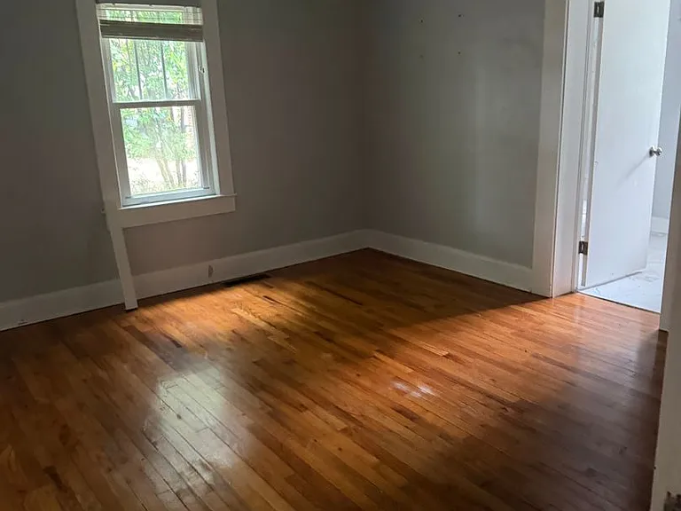 105 Glenview Dr — Photo 13