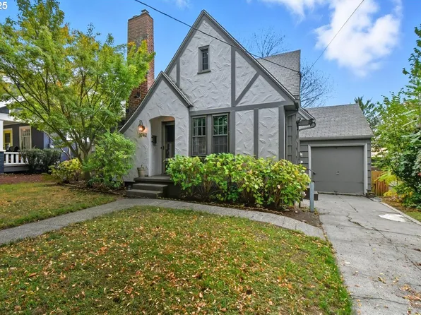 3742 SE Woodward St, Portland, OR 97202