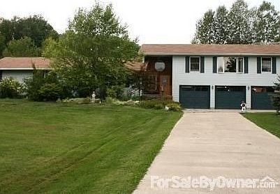 			:						140 feet from road. Concrete driveway. Centered on 500' of frontage.