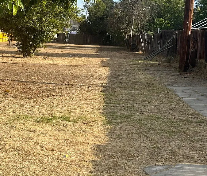 943 W C St — Photo 11