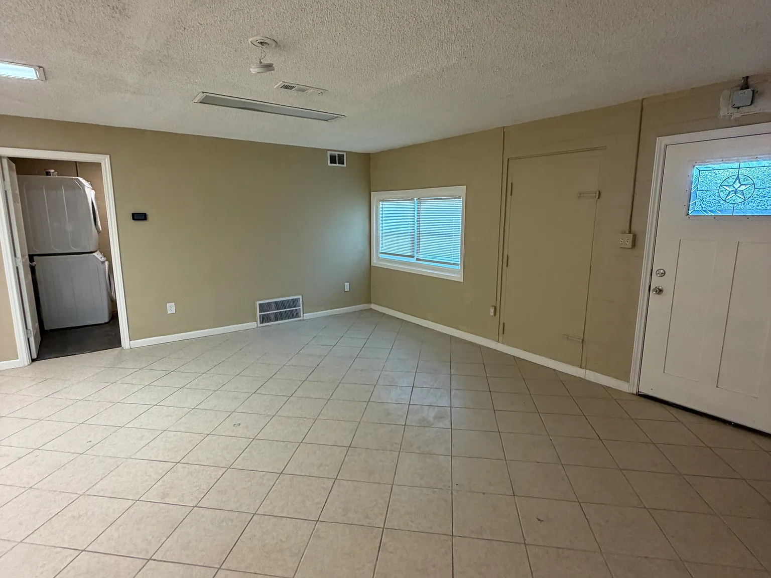 2 bed, 1648 sqft, $1,400 — Photo 2